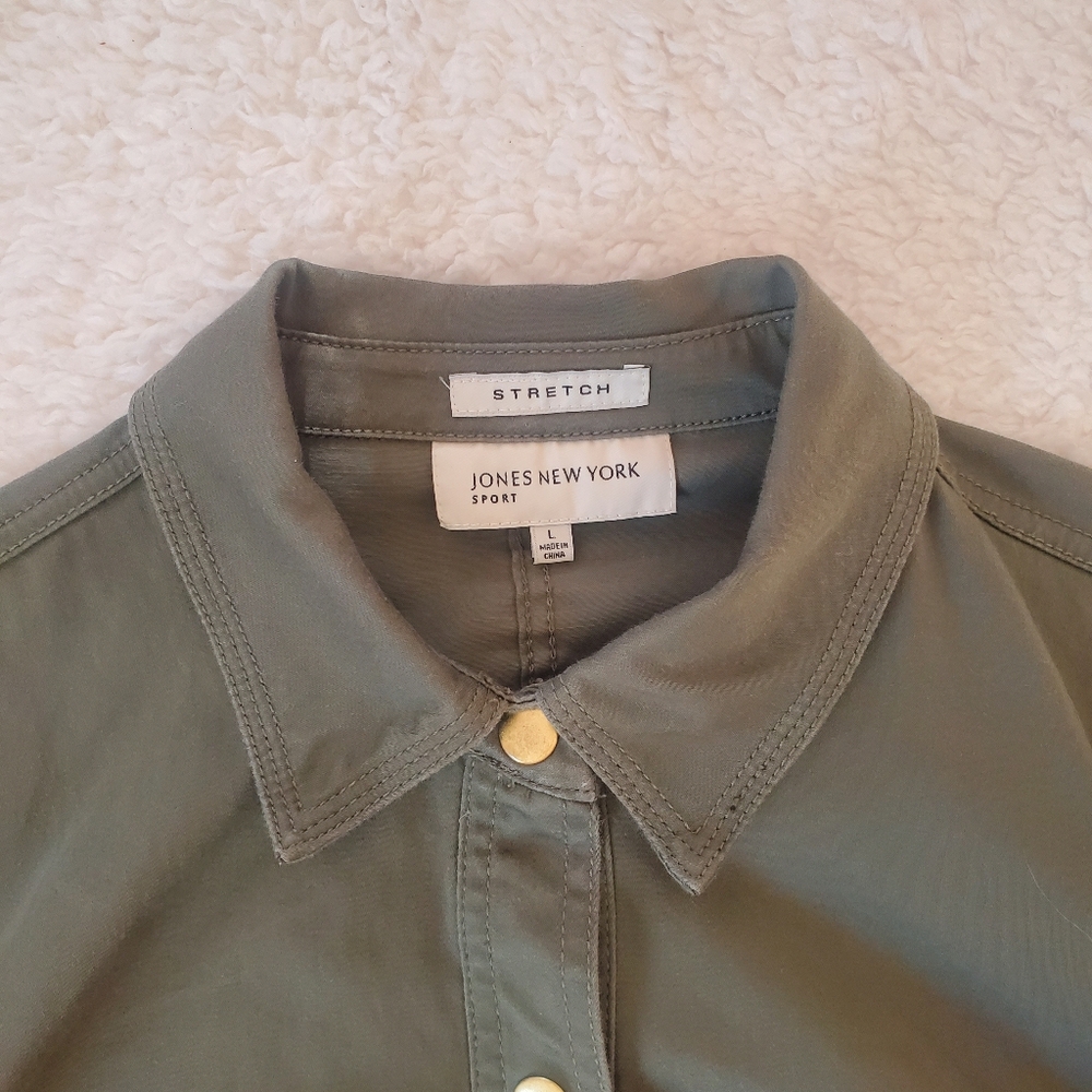 JONES NEW YORK Women's Army Green Jacket with Snap Buttons. Size Large. - Picture 3 of 6